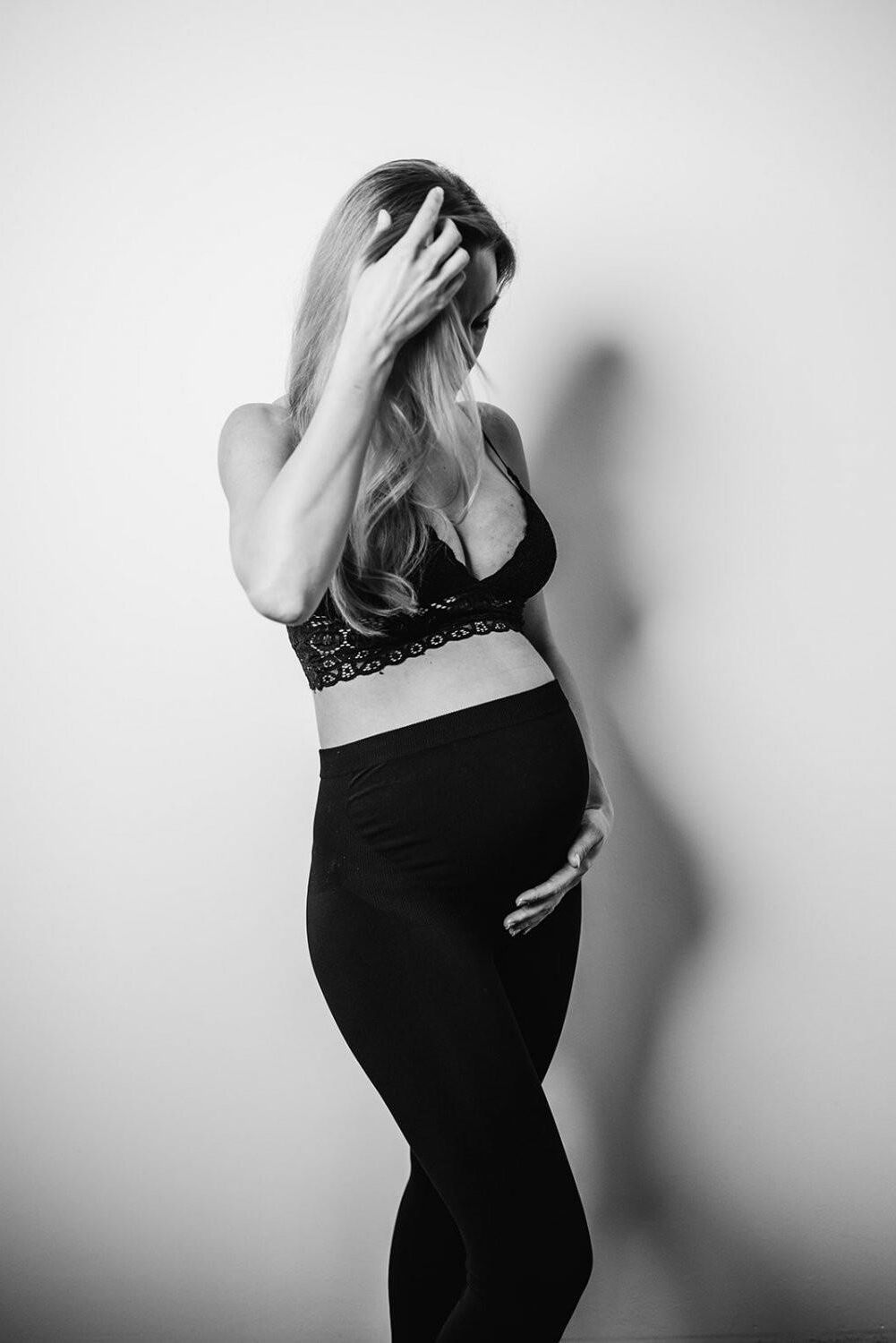 Preggo Blonde mostra seu corpo incrível