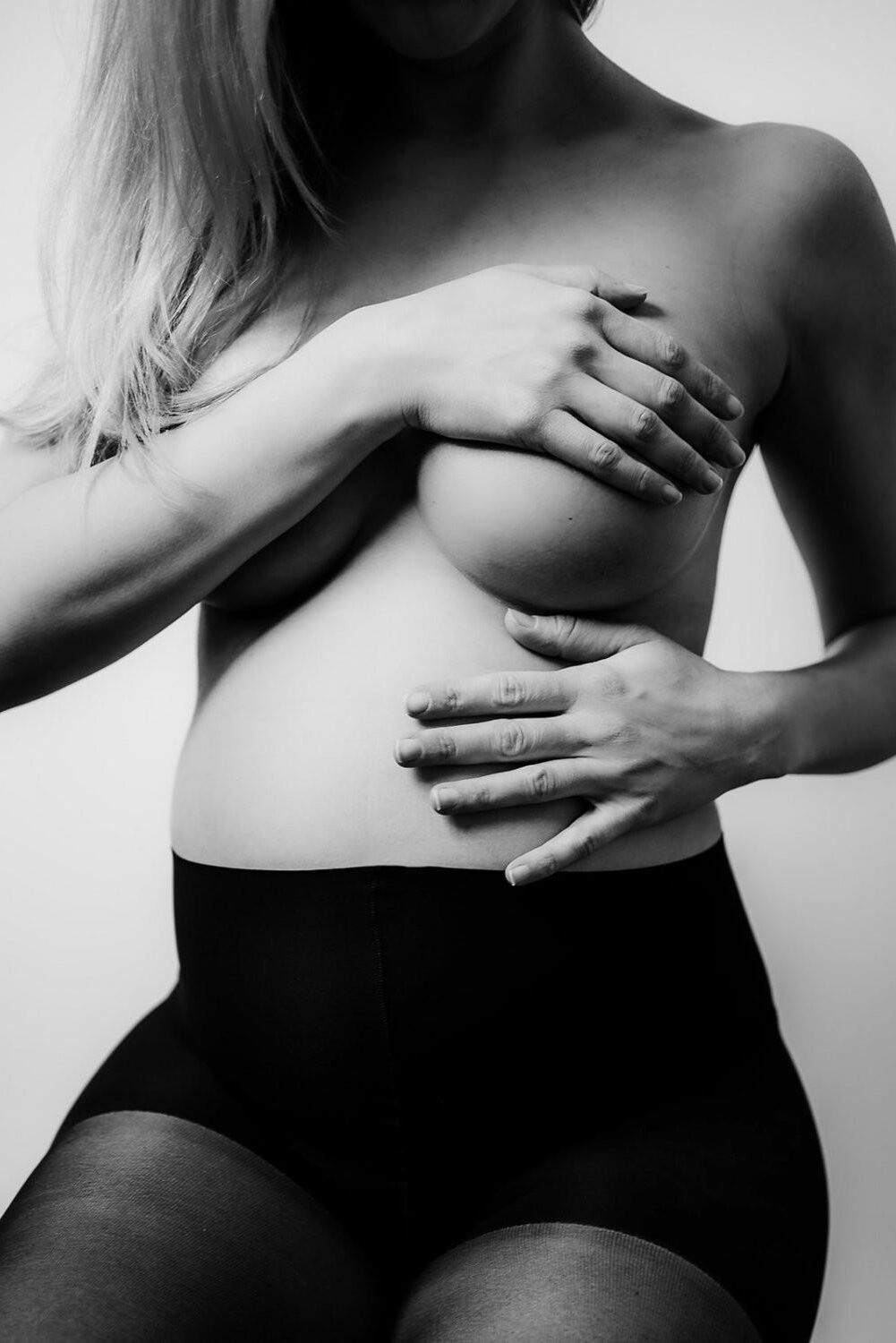 Preggo Blonde mostra seu corpo incrível