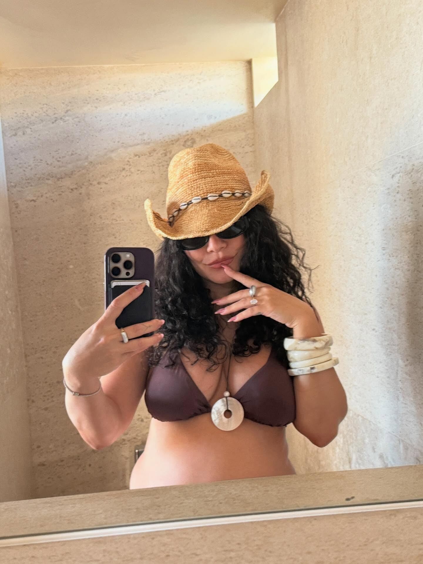 Vanessa Hudgens Instagram, biquíni, grávida